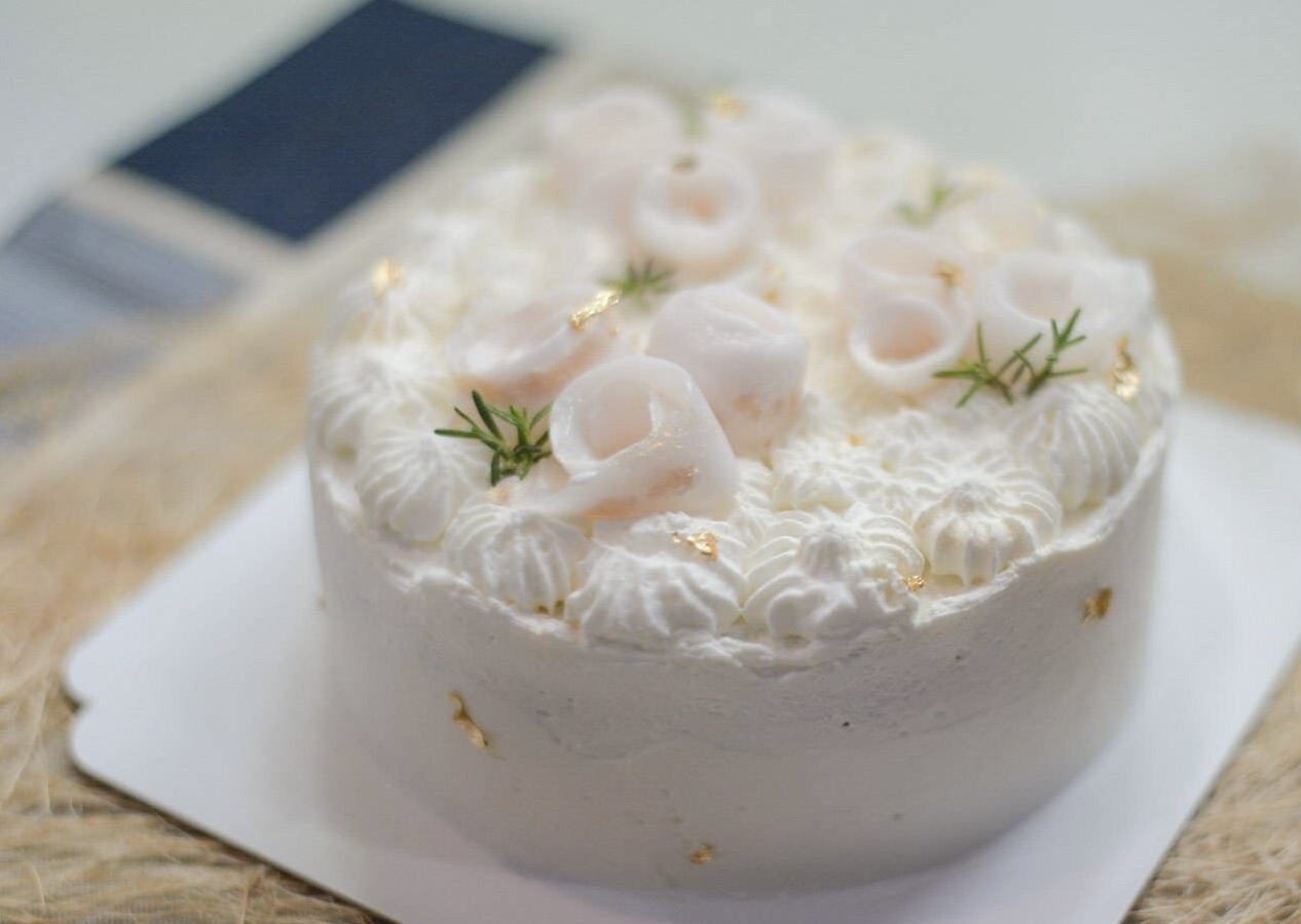 Coconut Pandan Cake, Purple Taro Cake, Caramel Nutty Cake 